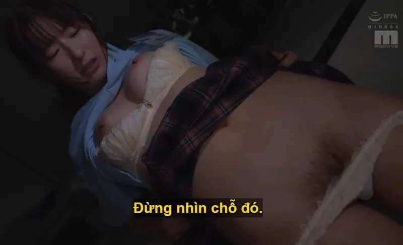 Ông chủ lập mưu đáp trả cô nhân viên dưới quyền kiêu kỳ lười nhác, suốt ngày bận rộn tán gẫu tin nhắn với người yêu.